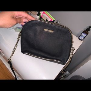 Black Steve Madden crossbody purse.